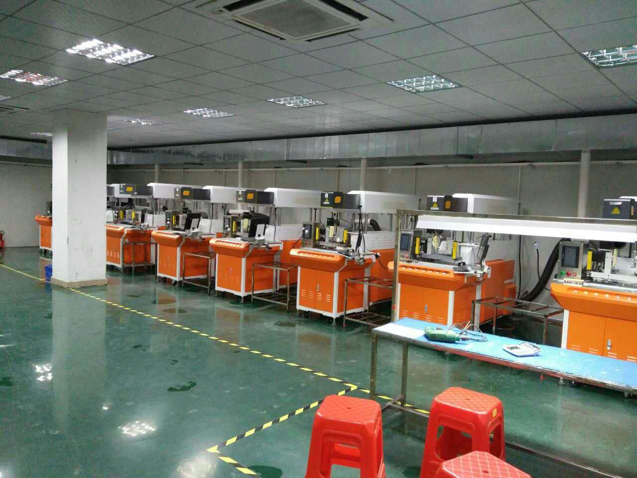 3D激光鐳雕機(jī)設(shè)備現(xiàn)場(chǎng)圖片3 3D激光鐳雕機(jī)設(shè)備現(xiàn)場(chǎng)圖片3